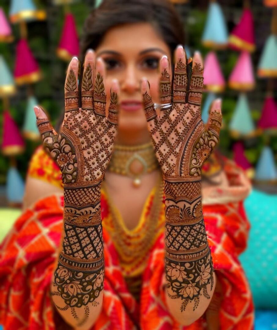 Karwa Chauth Mehandi applied by professional mehandi artist in Ghaziabad