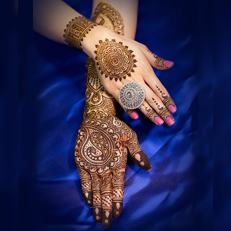 Traditional mehandi design by professional mehandi artist in Ghaziabad