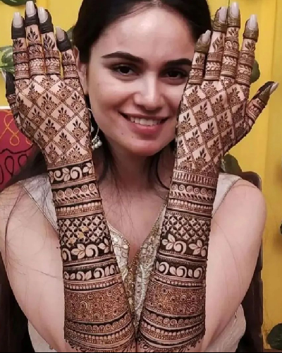 Bridal mehandi design applied by professional mehandi artist in Ghaziabad