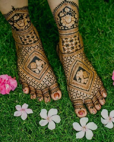 Professional Foot Mehndi Artist applying intricate bridal foot henna design